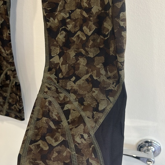 Cropped lululemon leggings. - Picture 2 of 6